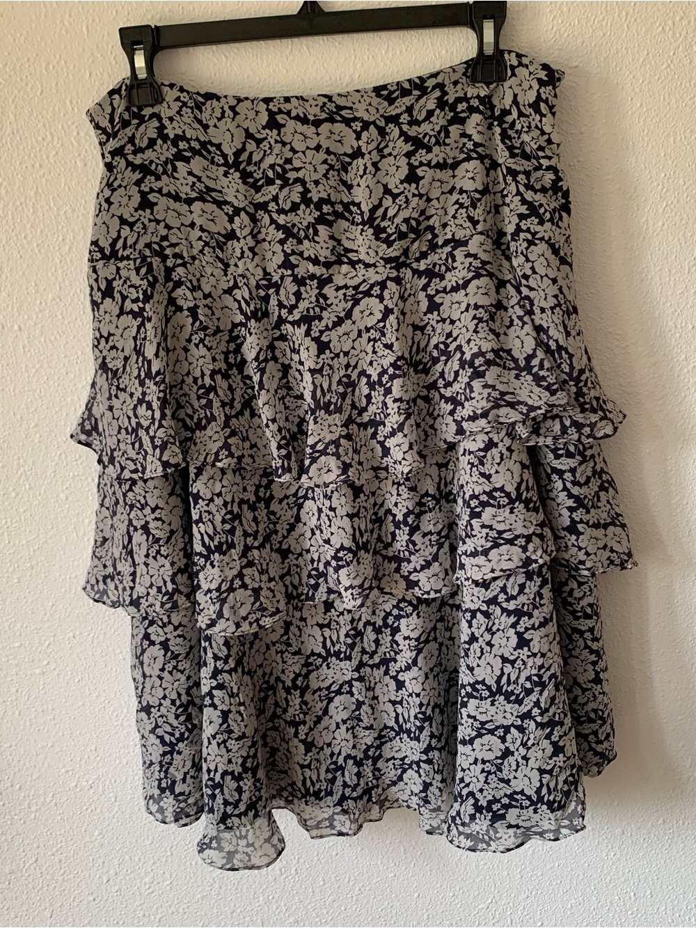 Lauren Ralph Lauren Navy/White Floral Silk Ruffle Skirt. Knee Length.Size 10
